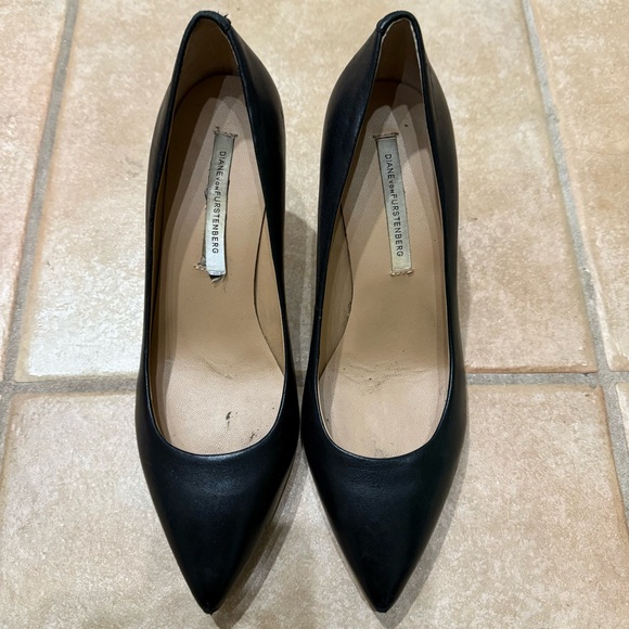 Diane Von Furstenberg Shoes - 3/$10 🛒🛍️ Diane Von Furstenberg Black Heels - Size 6.5